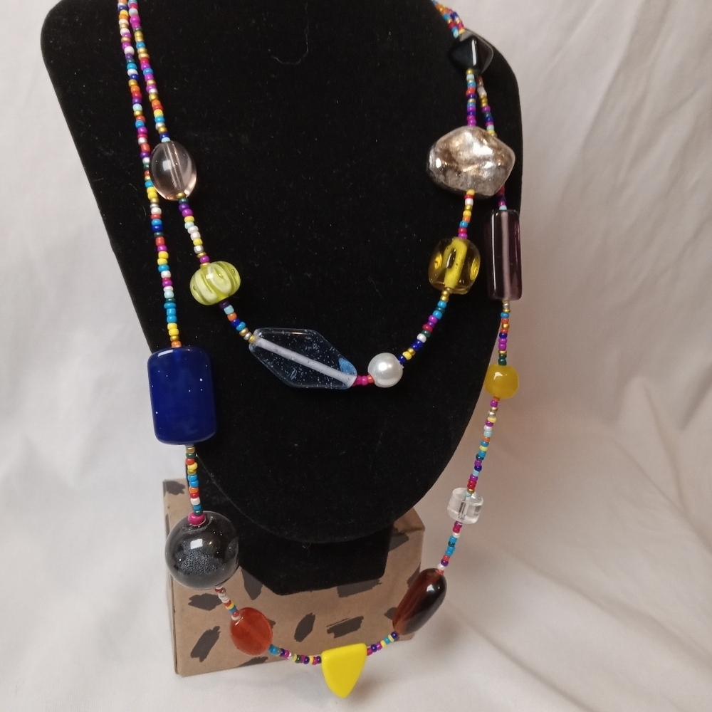 Hand Crafted Multicolor Beaded Necklace Set - Picture 9 of 15